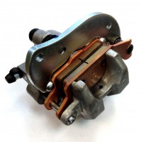 Суппорт задний правый + колодки Yamaha Grizzly 700/550 3B4-2580W-01-00 3B4-2580W-10-00 3B4-2580W-11-00