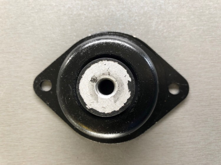 512061507 512060448 Подушка двигателя передняя PTO сторона Ski-Doo