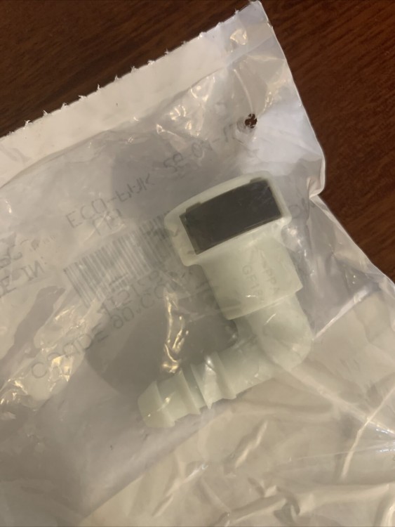 415128965 Коннектор CONNECTOR FUEL ELBOW