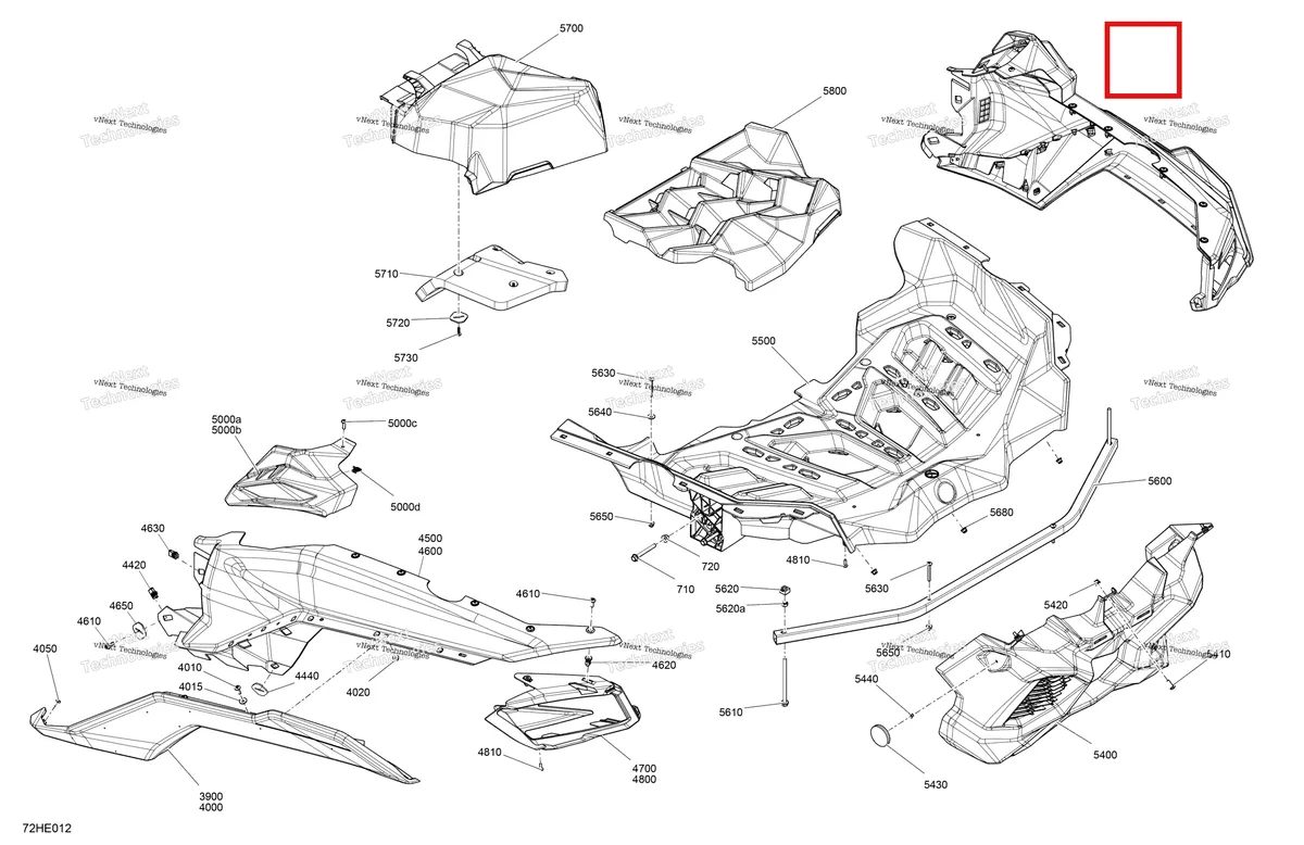 Деталь 705017568 (Воздушный Inlet крышка Can-Am Maverick Turbo RR XRC (2022) (705017568)) на схеме узла 2025 Can-Am Maverick MAX - TURBO - DS - 7WSE - Fiery Red Metallic - 64