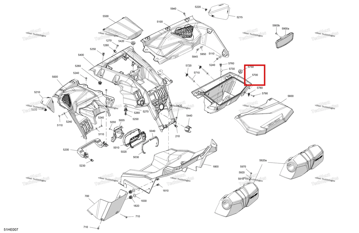 Деталь 707901133 (Glove коробка Can-Am Maverick Turbo RR XRC (2022) (707901133)) на схеме узла 2025 Can-Am Maverick MAX - TURBO - RS - 7YSJ - Fiery Red Metallic - 72